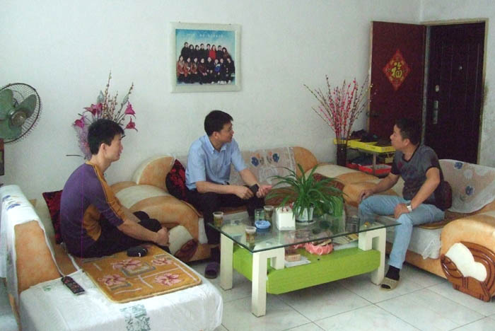 董事長國慶節千里走訪員工家庭